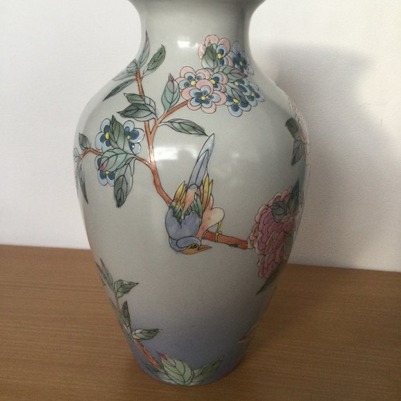 Vintage Chinese hand painted ceramic vase flowers butterfly Toyo 11" tall - Picture 4 of 8